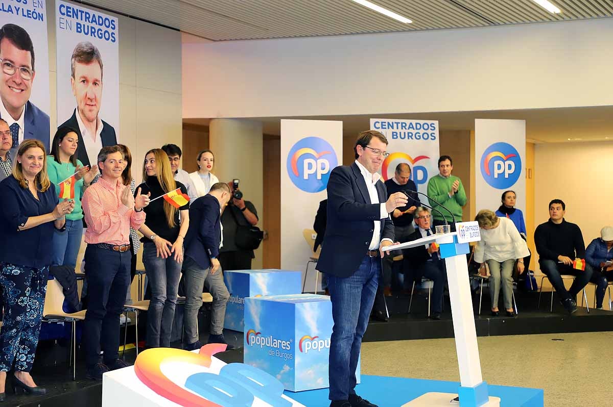 El candidato 'popular', Alfonso Fernández Mañueco, recoge el testigo del presidente de la Junta, aunque advierte que tiene que seguir su «camino»