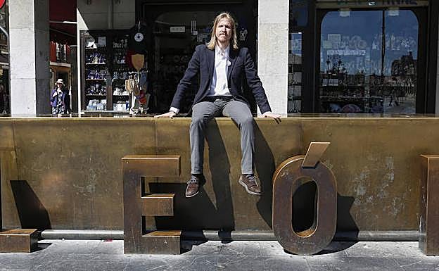 Imagen principal - Pablo Fernández en su ciudad