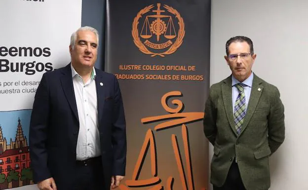 El presidente del Colegio Oficial de Graduados Sociales, Benito Saiz (izquierda), ha mostrado esta mañana la opinión del colectivo.