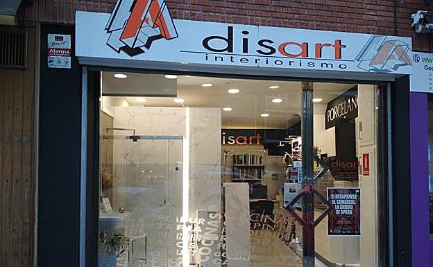 Fachada de Disart Interiorismo en la plaza Francisco Sarmiento. 