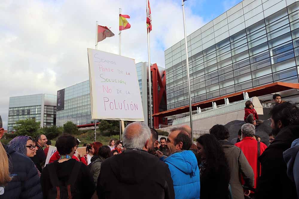 El paseo de Atapuerca ha sido el lugar donde se ha celebrado esta sentada, con motivo de la segunda huelga mundial estudiantil contra el cambio climático 