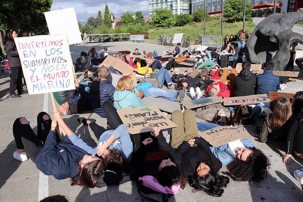 El paseo de Atapuerca ha sido el lugar donde se ha celebrado esta sentada, con motivo de la segunda huelga mundial estudiantil contra el cambio climático 