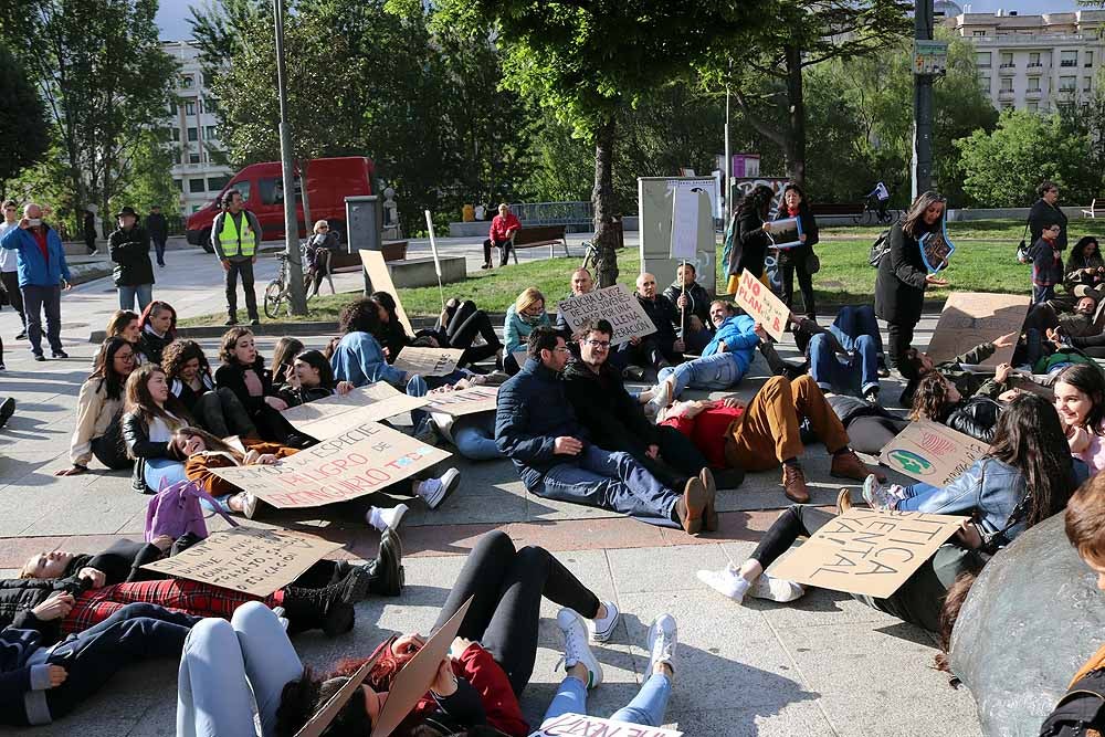 El paseo de Atapuerca ha sido el lugar donde se ha celebrado esta sentada, con motivo de la segunda huelga mundial estudiantil contra el cambio climático 