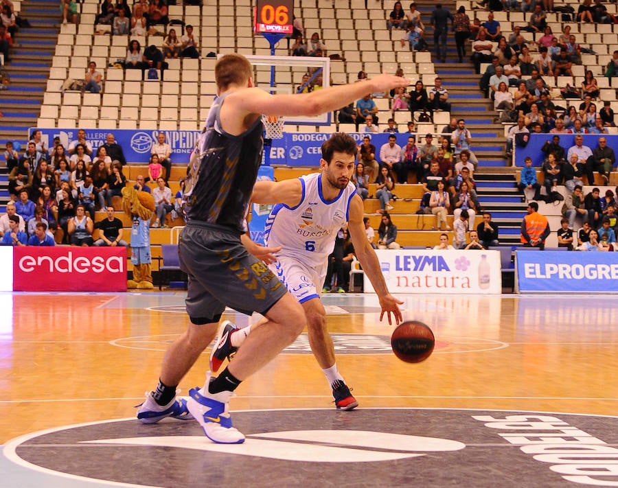 Fotos: El San Pablo Burgos despide la temporada con una victoria histórica en Lugo