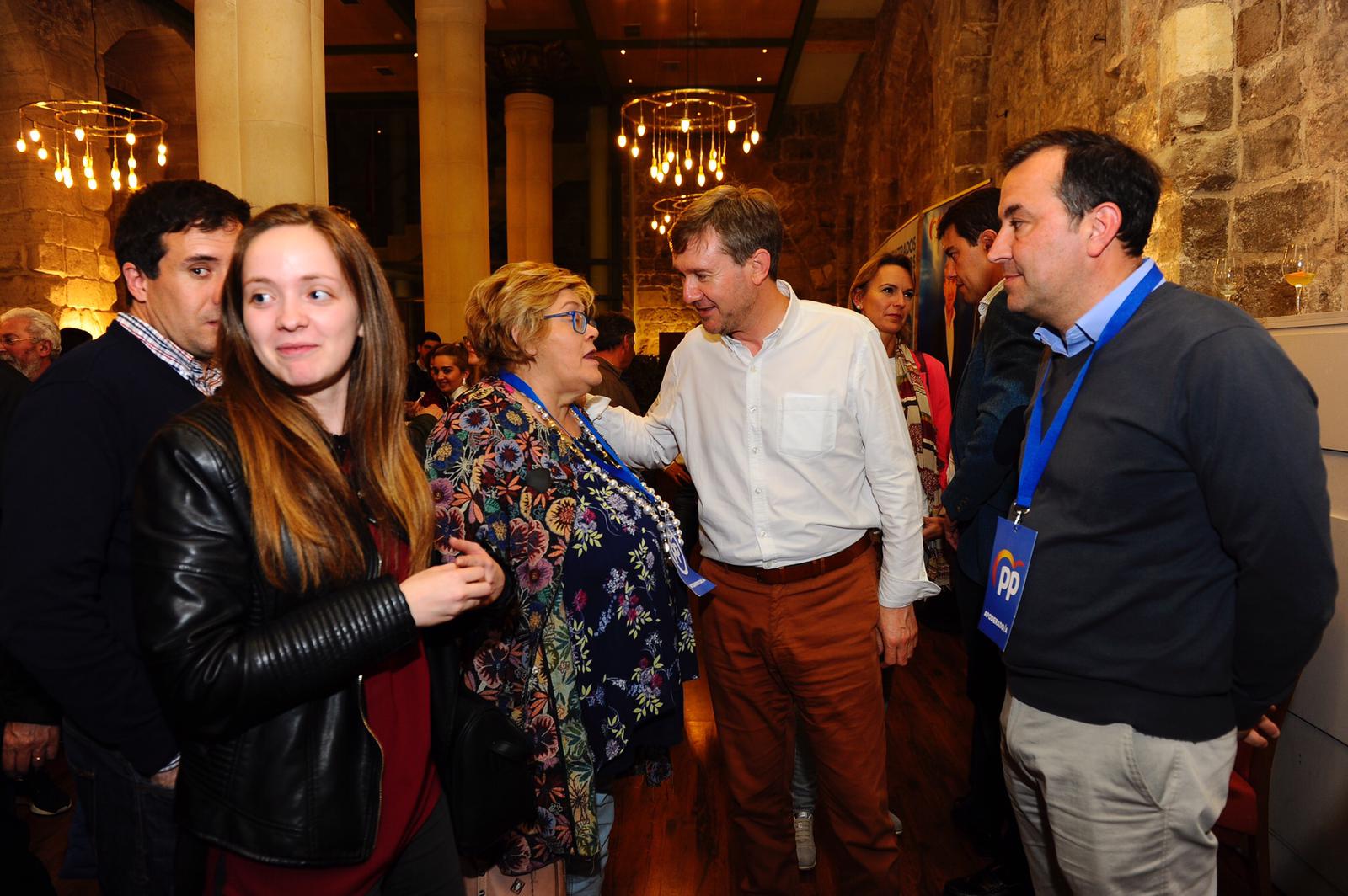 Fotos: El PP compartió con sus afiliados el resultado electoral