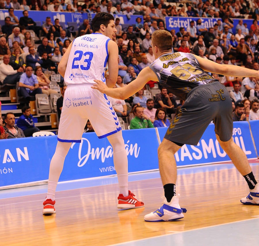 Fotos: El San Pablo Burgos despide la temporada con una victoria histórica en Lugo