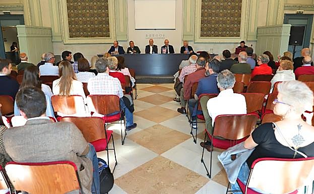 Amigos y lectores acompañaron a Toledano en la presentación de 'Burgox'