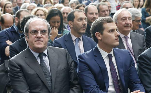 Ángel Gabilondo y Albert Rivera, juntos durante un acto el pasado abril. 