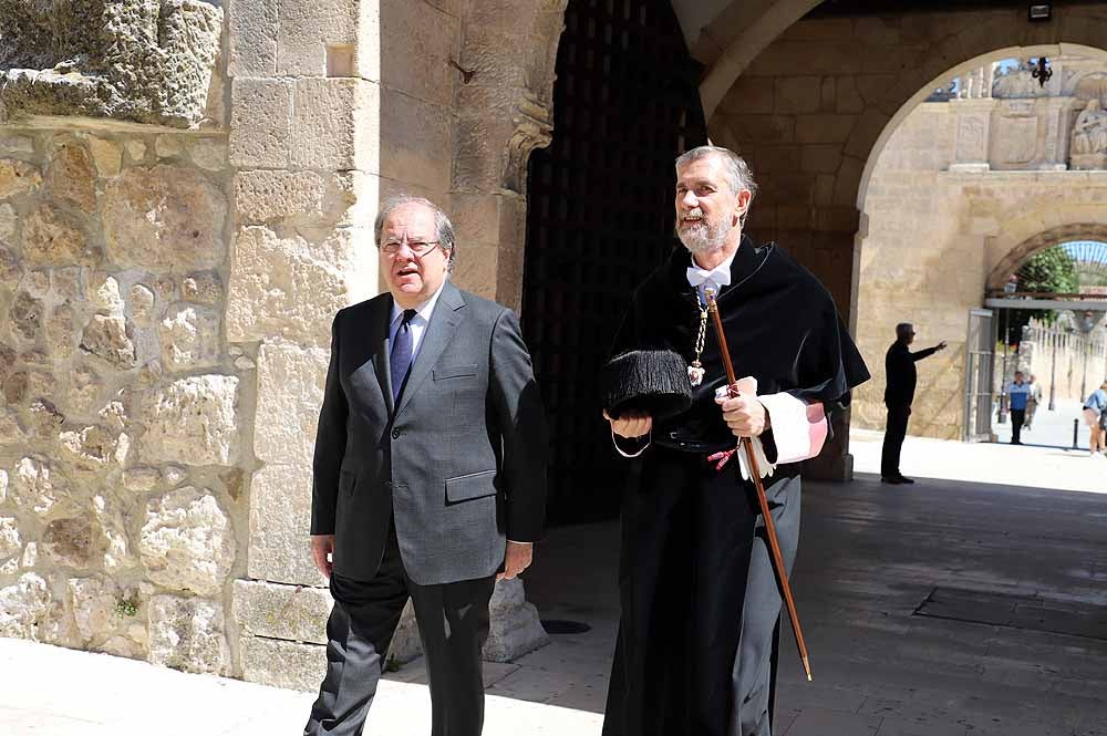 La Universidad de Burgos ha celebrado sus 25 años con la investidura de Juan José Laborda como doctor Honoris Causa