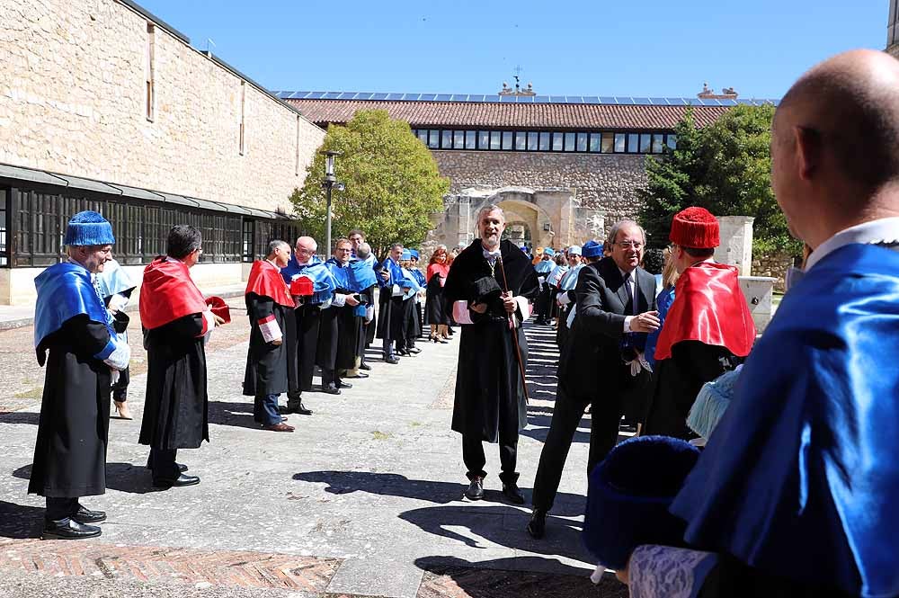 La Universidad de Burgos ha celebrado sus 25 años con la investidura de Juan José Laborda como doctor Honoris Causa