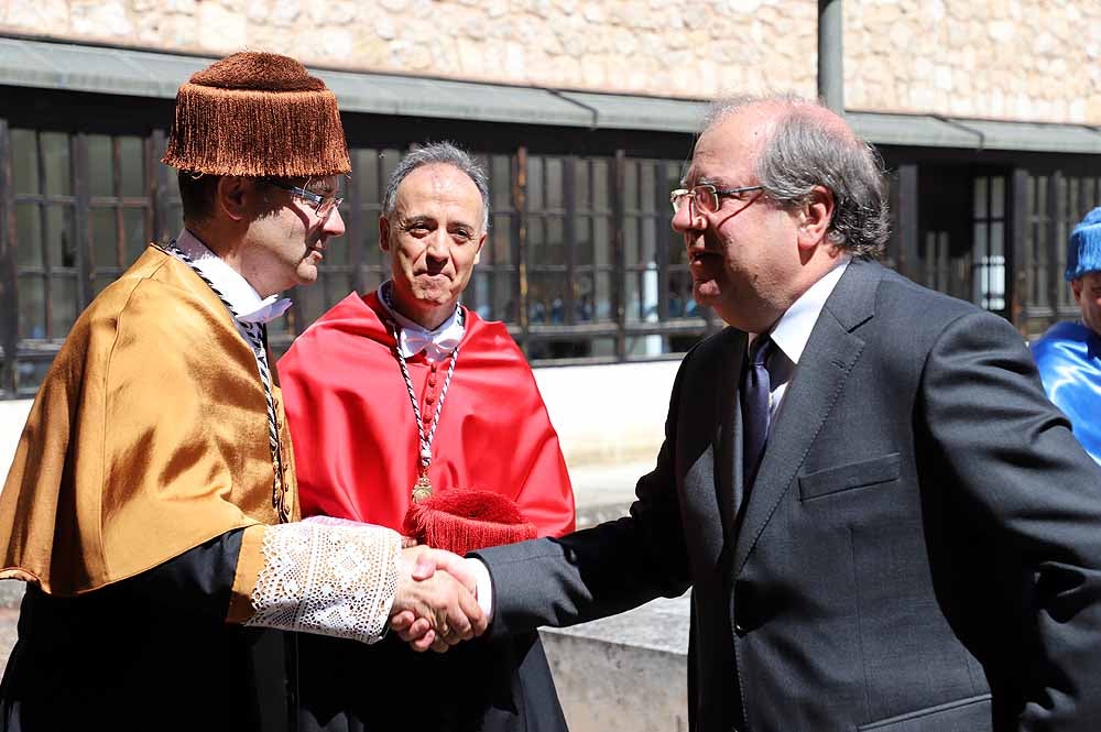 La Universidad de Burgos ha celebrado sus 25 años con la investidura de Juan José Laborda como doctor Honoris Causa