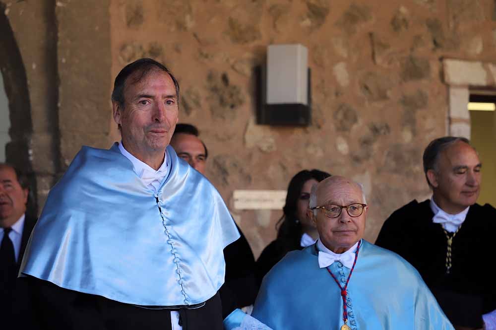 La Universidad de Burgos ha celebrado sus 25 años con la investidura de Juan José Laborda como doctor Honoris Causa