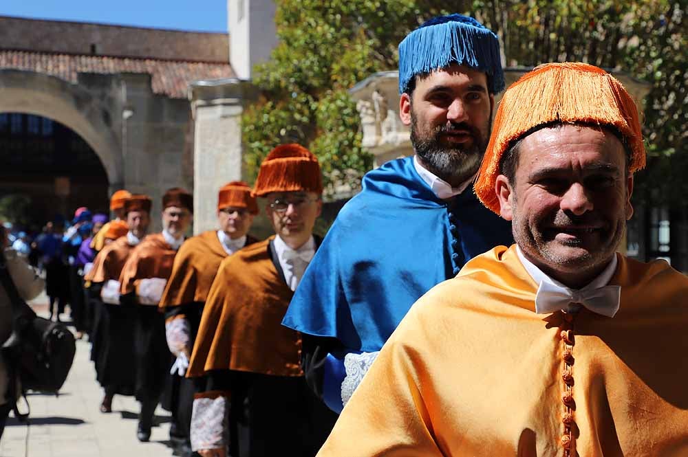 La Universidad de Burgos ha celebrado sus 25 años con la investidura de Juan José Laborda como doctor Honoris Causa