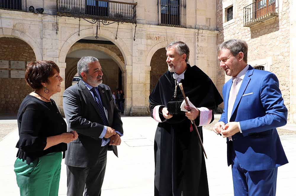 La Universidad de Burgos ha celebrado sus 25 años con la investidura de Juan José Laborda como doctor Honoris Causa