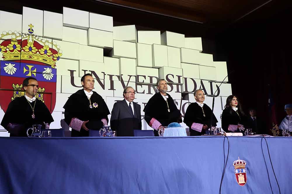 La Universidad de Burgos ha celebrado sus 25 años con la investidura de Juan José Laborda como doctor Honoris Causa