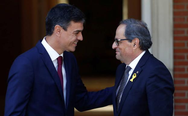 El presidente Pedro Sánchez recibe en la Moncloa al president de la Generalitat, Quim Torra el 9 de julio de 2018.