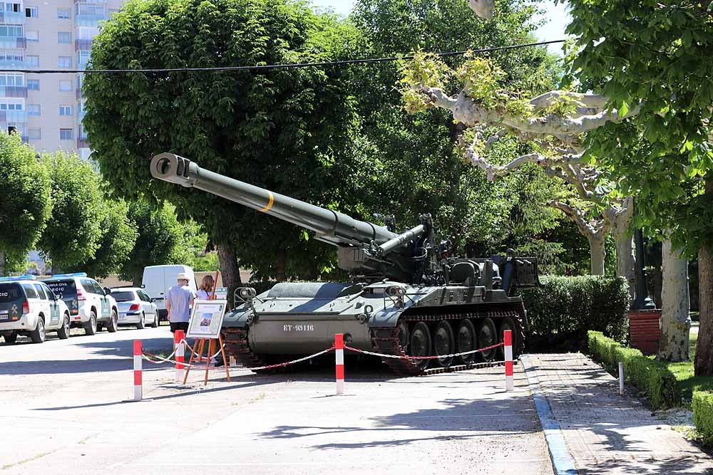 Las unidades militares de Burgos y la Guardia Civil han celebrado el Día de las Fuerzas Armadas con una exhibición de equipamiento y material militar y talleres para grandes y pequeños