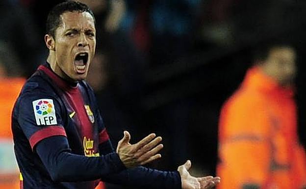 Adriano Correia celebra un gol. 