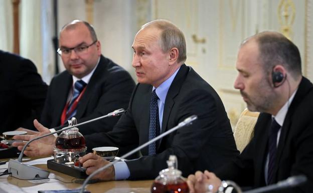 Putin, este jueves durante la reunión en San Petersburgo con los corresponsales de las agencias internacionales de noticias.