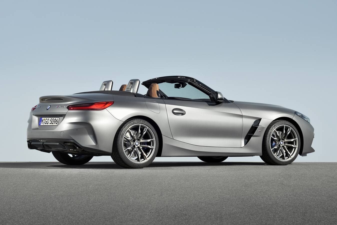 Los «roadsters» o biplazas descapotables de BMW han destacado como iconos del puro placer de conducción. Ahora, el nuevo Z4 se une a este salón de la fama de la firma bávara. Un cabrio con capota clásica de lona que cuesta desde 48.900 euros.