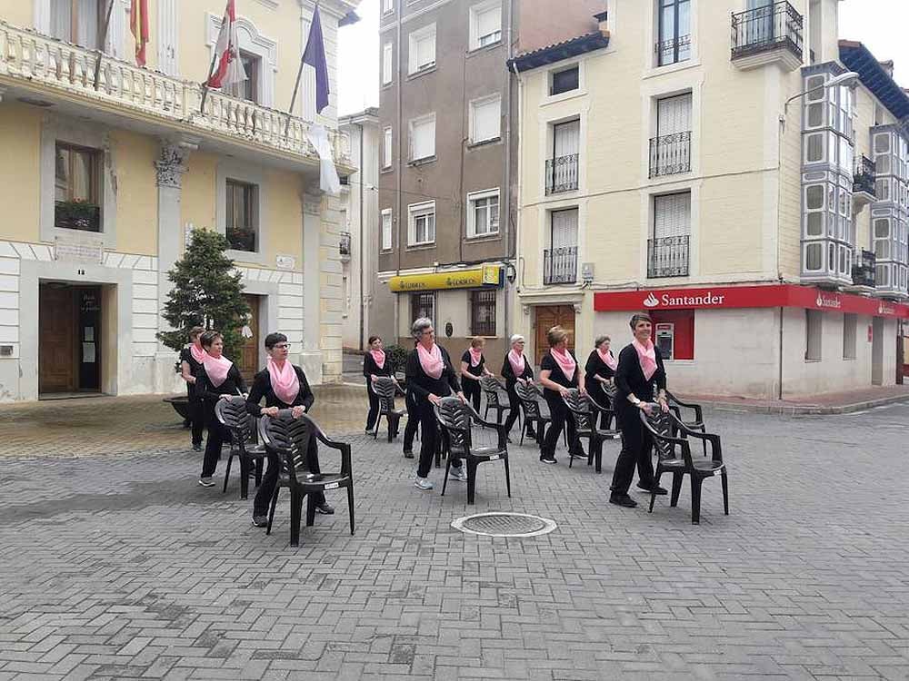 Las mujeres de la Asociación 'Las Cascadas' de Pradoluengo 