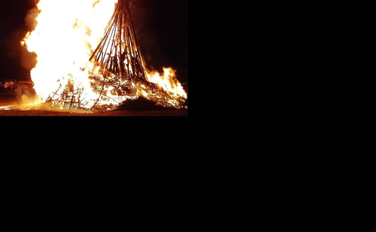 Imagen de la hoguera del pasado año