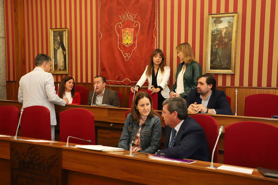 Los corporativos del Ayuntamiento de Burgos se han despedido en sesión plenaria, antes de que tomen posesión los nuevos concejales el 15 de junio