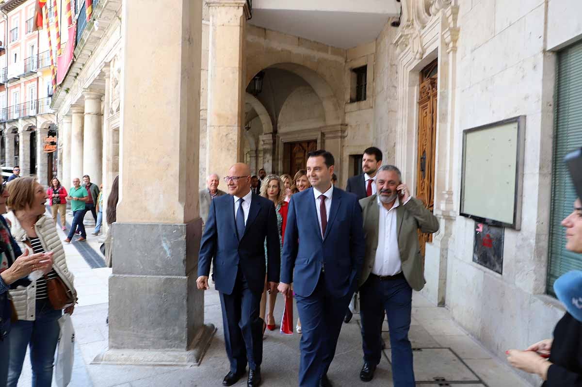 Fotos: Pleno de constitución del Ayuntamiento de Burgos en el que ha sido investido como alcalde Daniel de la Rosa (PSOE)