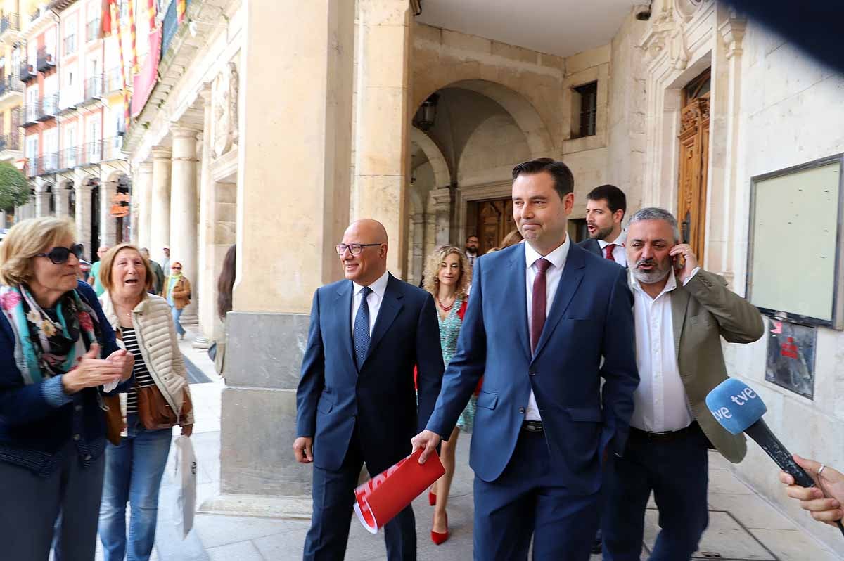 Fotos: Pleno de constitución del Ayuntamiento de Burgos en el que ha sido investido como alcalde Daniel de la Rosa (PSOE)