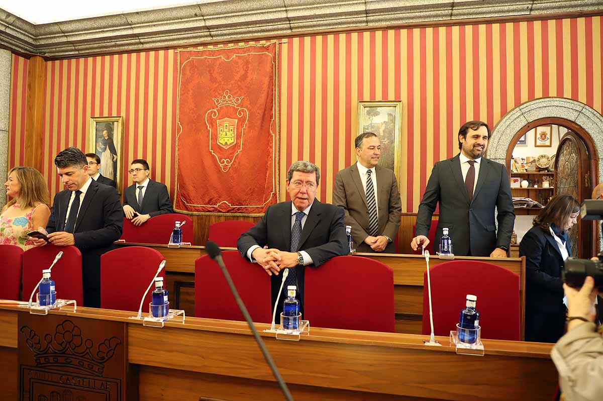 Fotos: Pleno de constitución del Ayuntamiento de Burgos en el que ha sido investido como alcalde Daniel de la Rosa (PSOE)