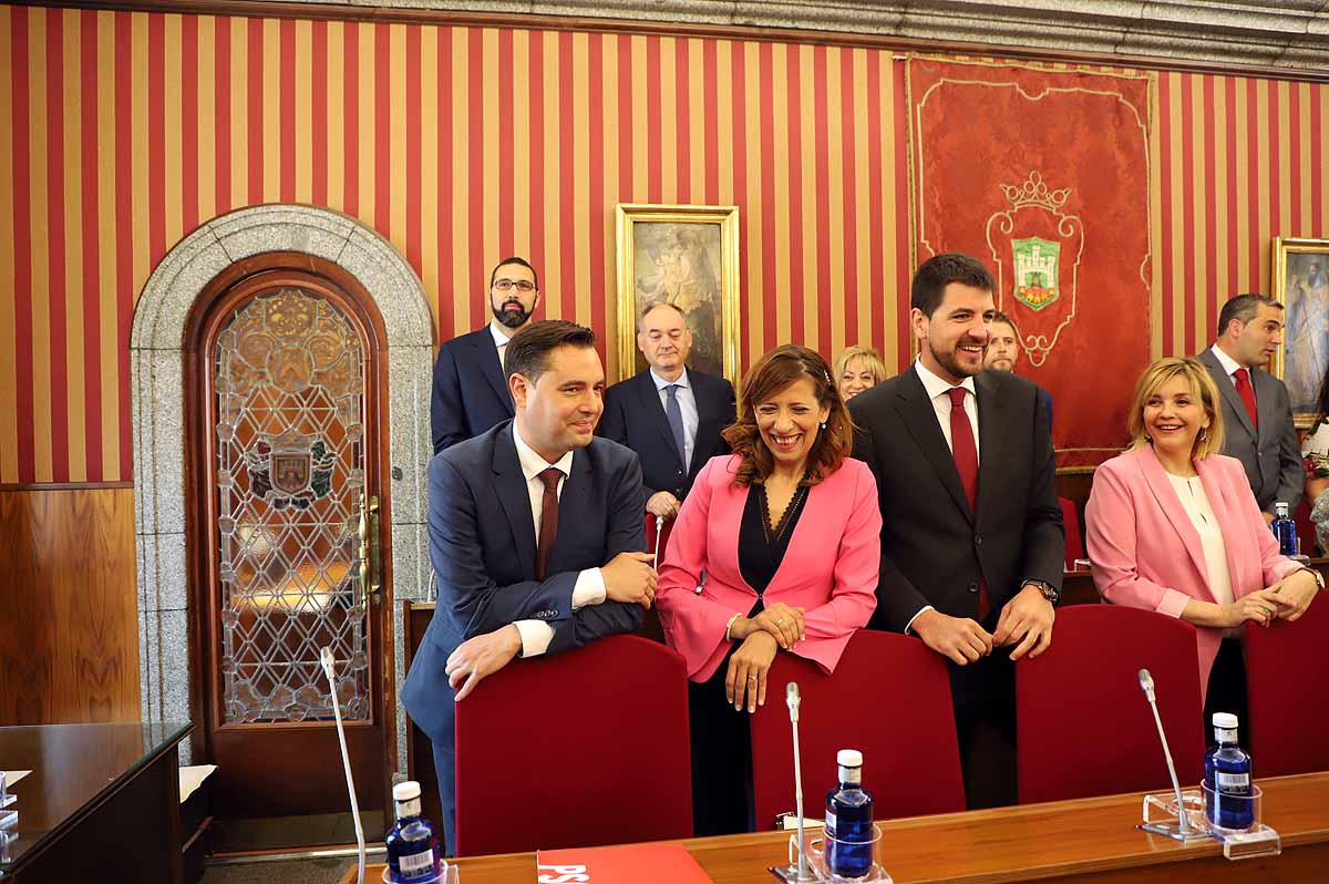 Fotos: Pleno de constitución del Ayuntamiento de Burgos en el que ha sido investido como alcalde Daniel de la Rosa (PSOE)