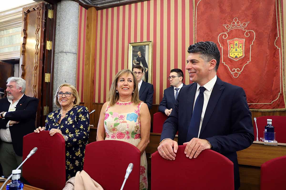 Fotos: Pleno de constitución del Ayuntamiento de Burgos en el que ha sido investido como alcalde Daniel de la Rosa (PSOE)