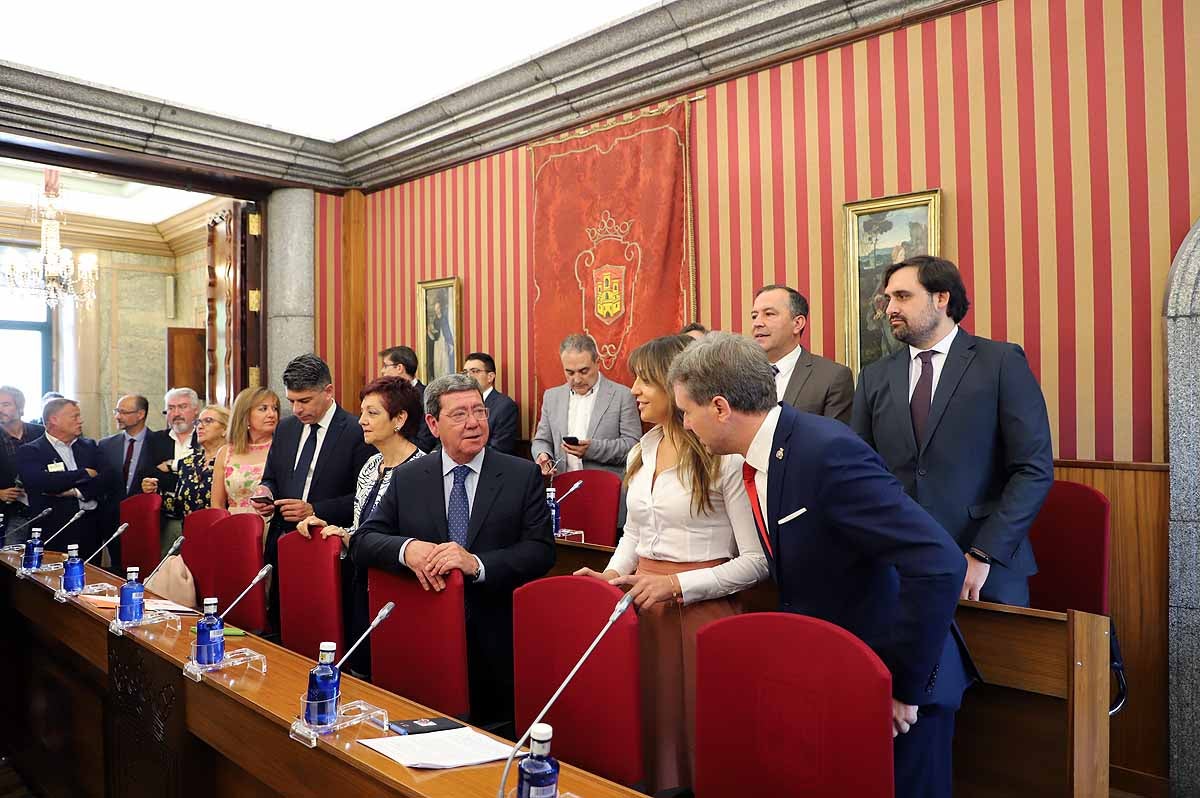 Fotos: Pleno de constitución del Ayuntamiento de Burgos en el que ha sido investido como alcalde Daniel de la Rosa (PSOE)