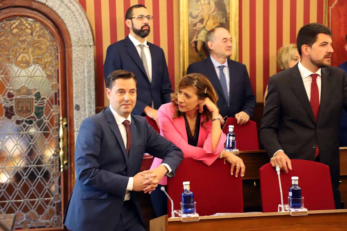 Fotos: Pleno de constitución del Ayuntamiento de Burgos en el que ha sido investido como alcalde Daniel de la Rosa (PSOE)