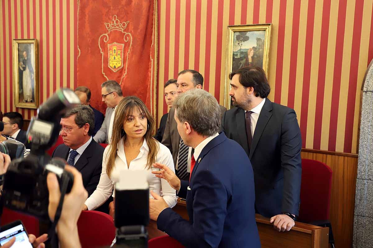 Fotos: Pleno de constitución del Ayuntamiento de Burgos en el que ha sido investido como alcalde Daniel de la Rosa (PSOE)