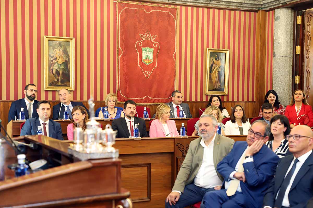 Fotos: Pleno de constitución del Ayuntamiento de Burgos en el que ha sido investido como alcalde Daniel de la Rosa (PSOE)