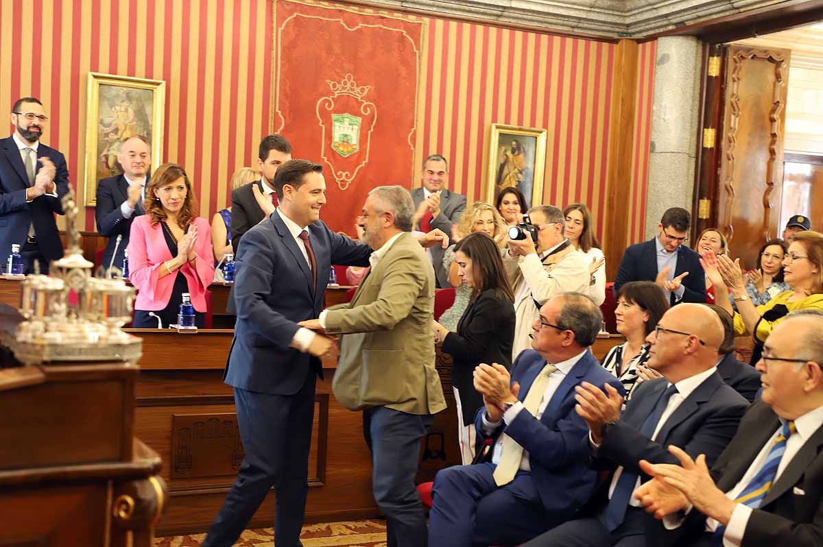 Fotos: Pleno de constitución del Ayuntamiento de Burgos en el que ha sido investido como alcalde Daniel de la Rosa (PSOE)