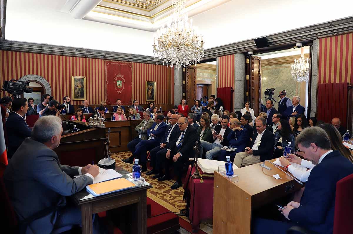 Fotos: Pleno de constitución del Ayuntamiento de Burgos en el que ha sido investido como alcalde Daniel de la Rosa (PSOE)