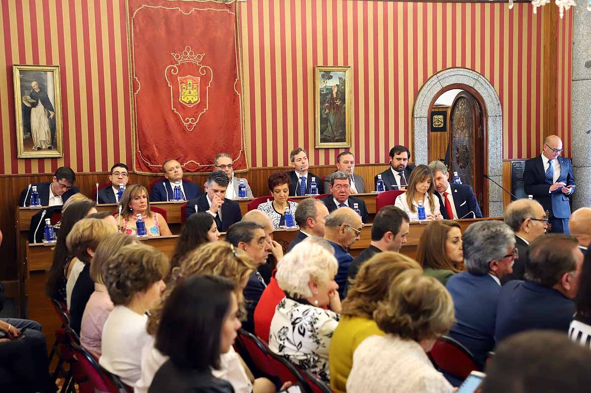 Fotos: Pleno de constitución del Ayuntamiento de Burgos en el que ha sido investido como alcalde Daniel de la Rosa (PSOE)