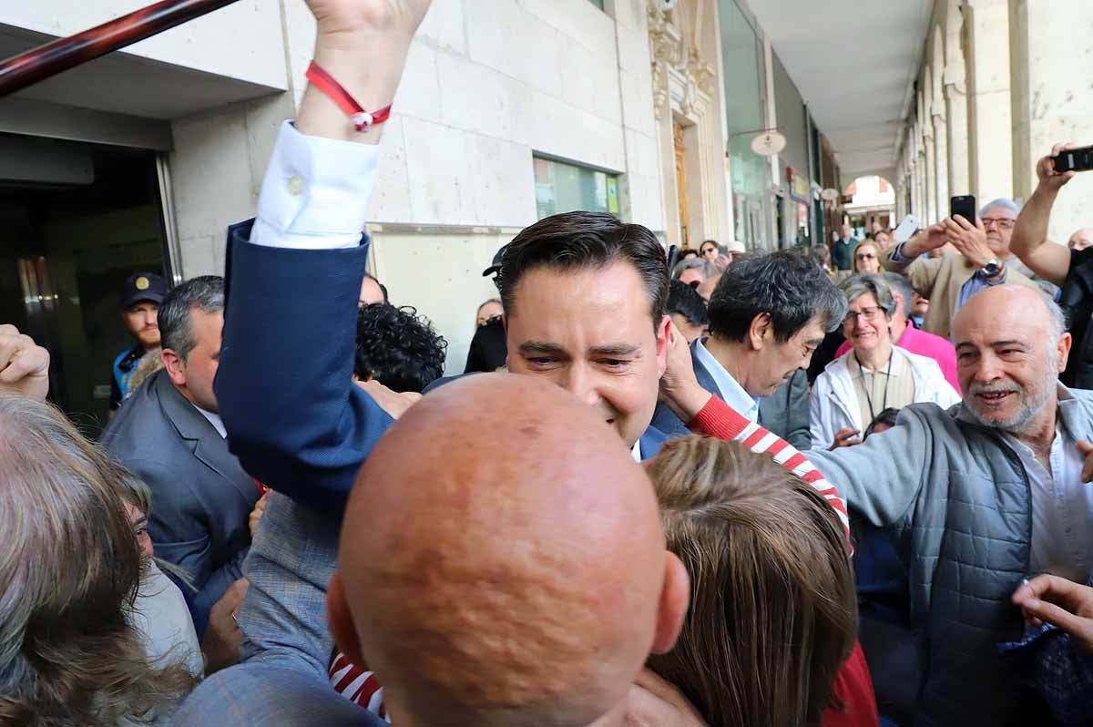 Fotos: Pleno de constitución del Ayuntamiento de Burgos en el que ha sido investido como alcalde Daniel de la Rosa (PSOE)