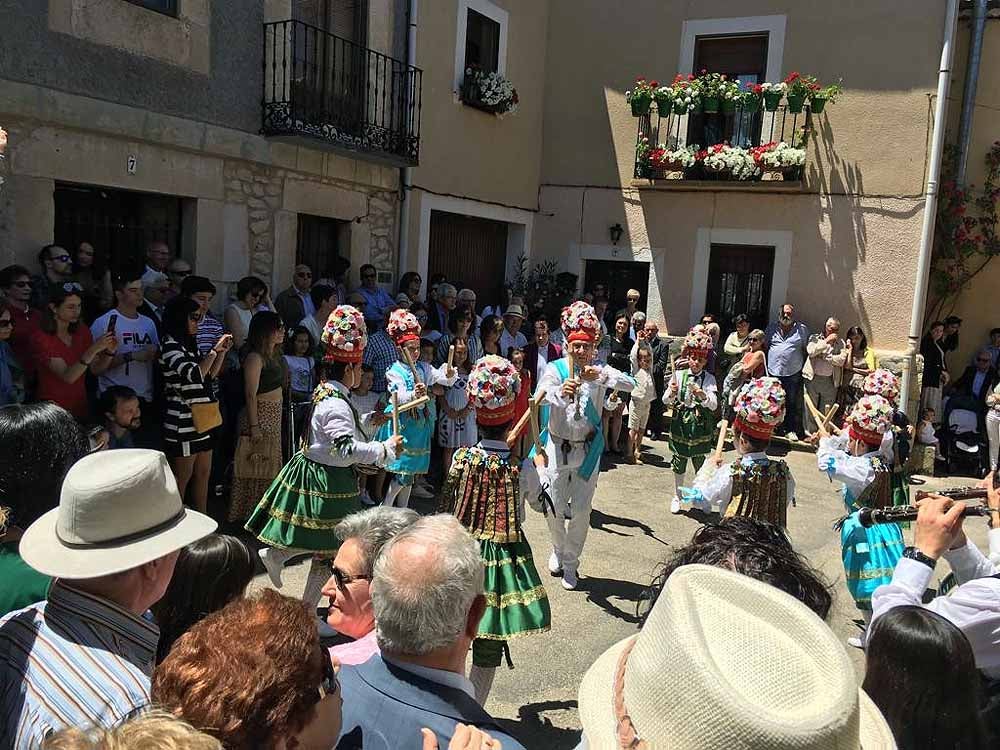 Este Imágenes de las fiestas de Fuentelcésped, Arcos de La Llana, las jornadas del ajo carretero de Quintanar de la Sierra y las jornadas medievales de Vivar dle Cid. 