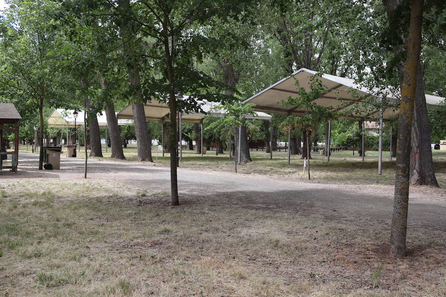 El Parque del Parral se ha llenado ya de carpas, escaleras, contenedores y demás soportes para la celebración de la fiesta popular de El Curpillos