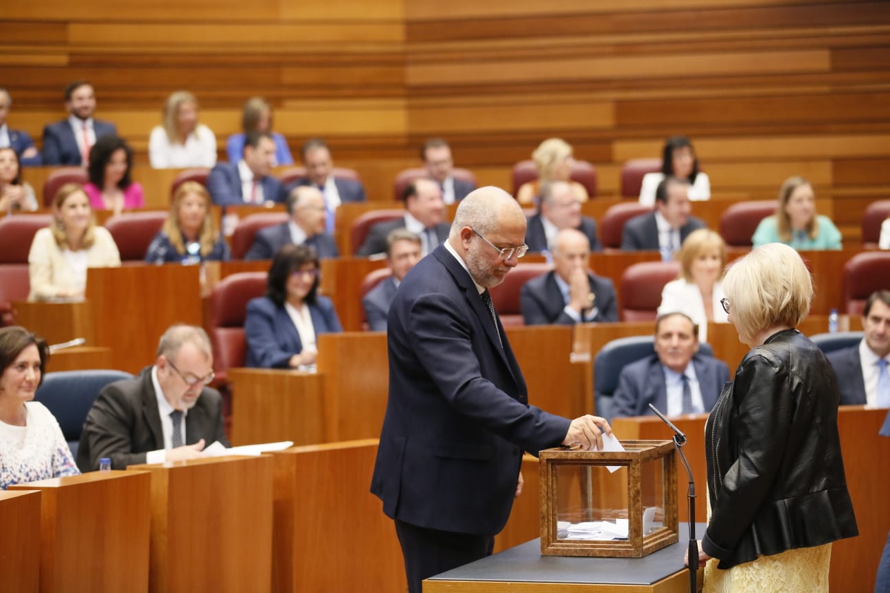 El procurador electo de Ciudadanos Luis Fuentes es proclamado presidente de la institución regiona en su décima legislatura