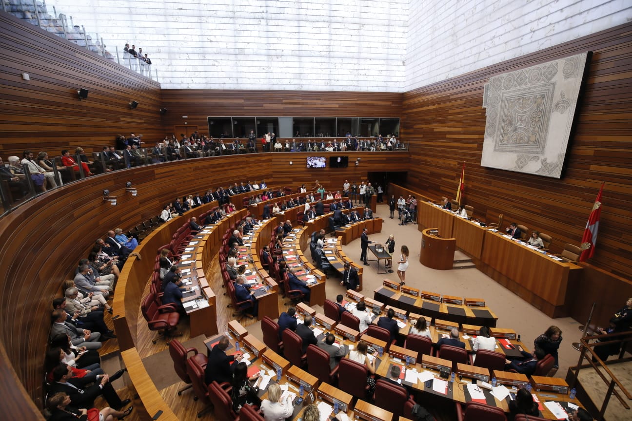 El procurador electo de Ciudadanos Luis Fuentes es proclamado presidente de la institución regiona en su décima legislatura