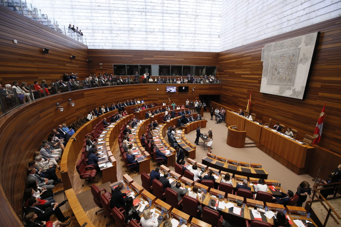 El procurador electo de Ciudadanos Luis Fuentes es proclamado presidente de la institución regiona en su décima legislatura