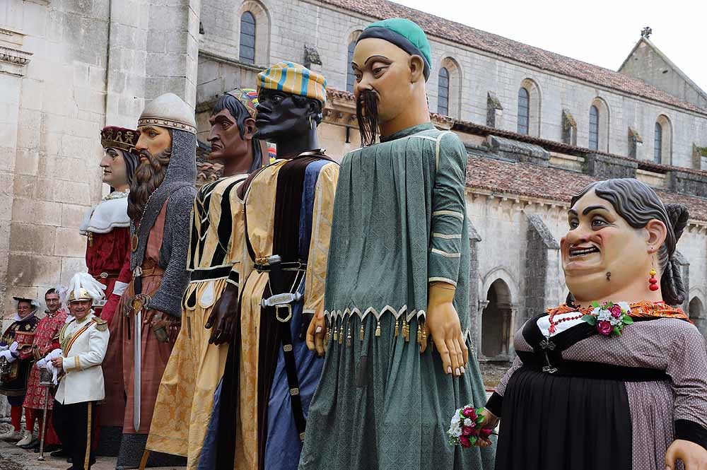 El Monasterio Real de las Huelgas ha acogido, un año más, la celebración del Curpillos, con procesión por las calles del barrio con el pendón de las Navas de Tolosa