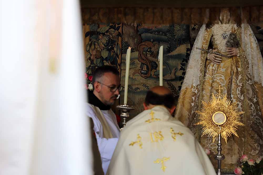 El Monasterio Real de las Huelgas ha acogido, un año más, la celebración del Curpillos, con procesión por las calles del barrio con el pendón de las Navas de Tolosa