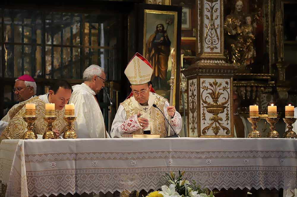El Monasterio Real de las Huelgas ha acogido, un año más, la celebración del Curpillos, con procesión por las calles del barrio con el pendón de las Navas de Tolosa