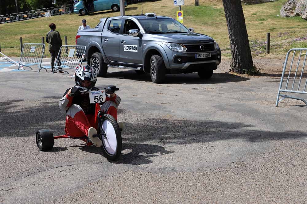 38 pilotos de toda España compiten por ser el más rápido con su coche de inercia en la sexta edición de la Hiperbaric Challenge, una prueba que pretende despertar una vocación tecnológica en sus participantes