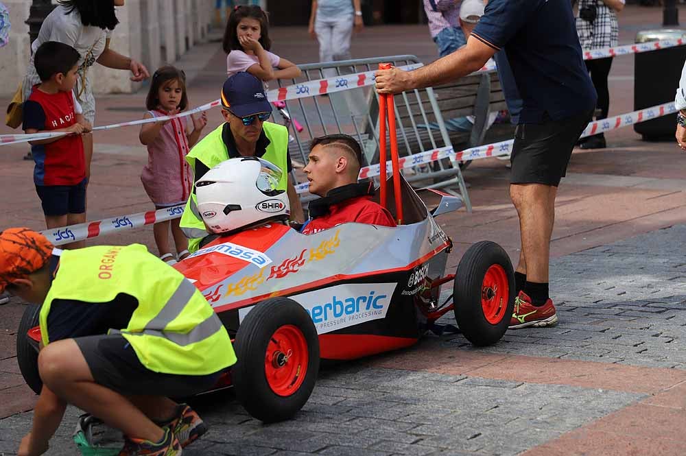 38 pilotos de toda España compiten por ser el más rápido con su coche de inercia en la sexta edición de la Hiperbaric Challenge, una prueba que pretende despertar una vocación tecnológica en sus participantes